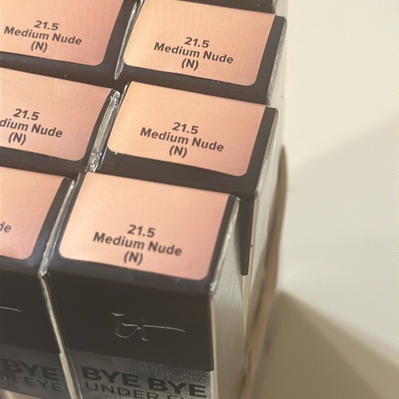 🆕 IT BYE BYE UNDER EYE FULL COVERAGE WATERPROOF CONCEALER 21.5 Medium Nude - Picture 8 of 9